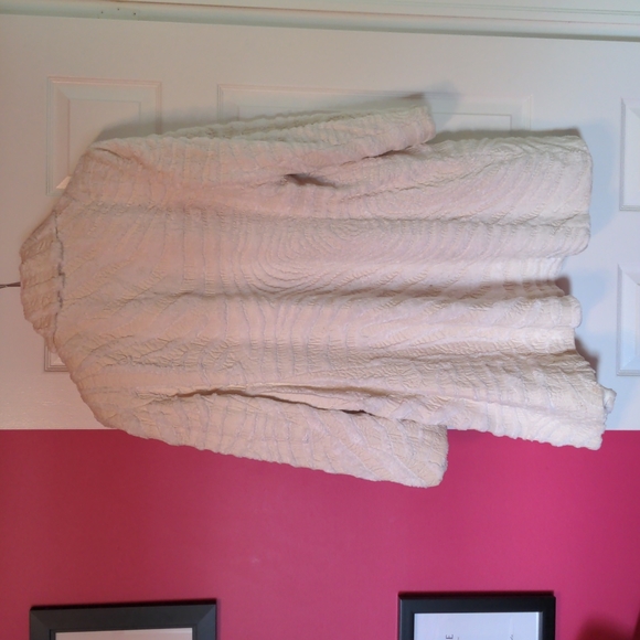 Holt Renfrew White Coat - Picture 4 of 4